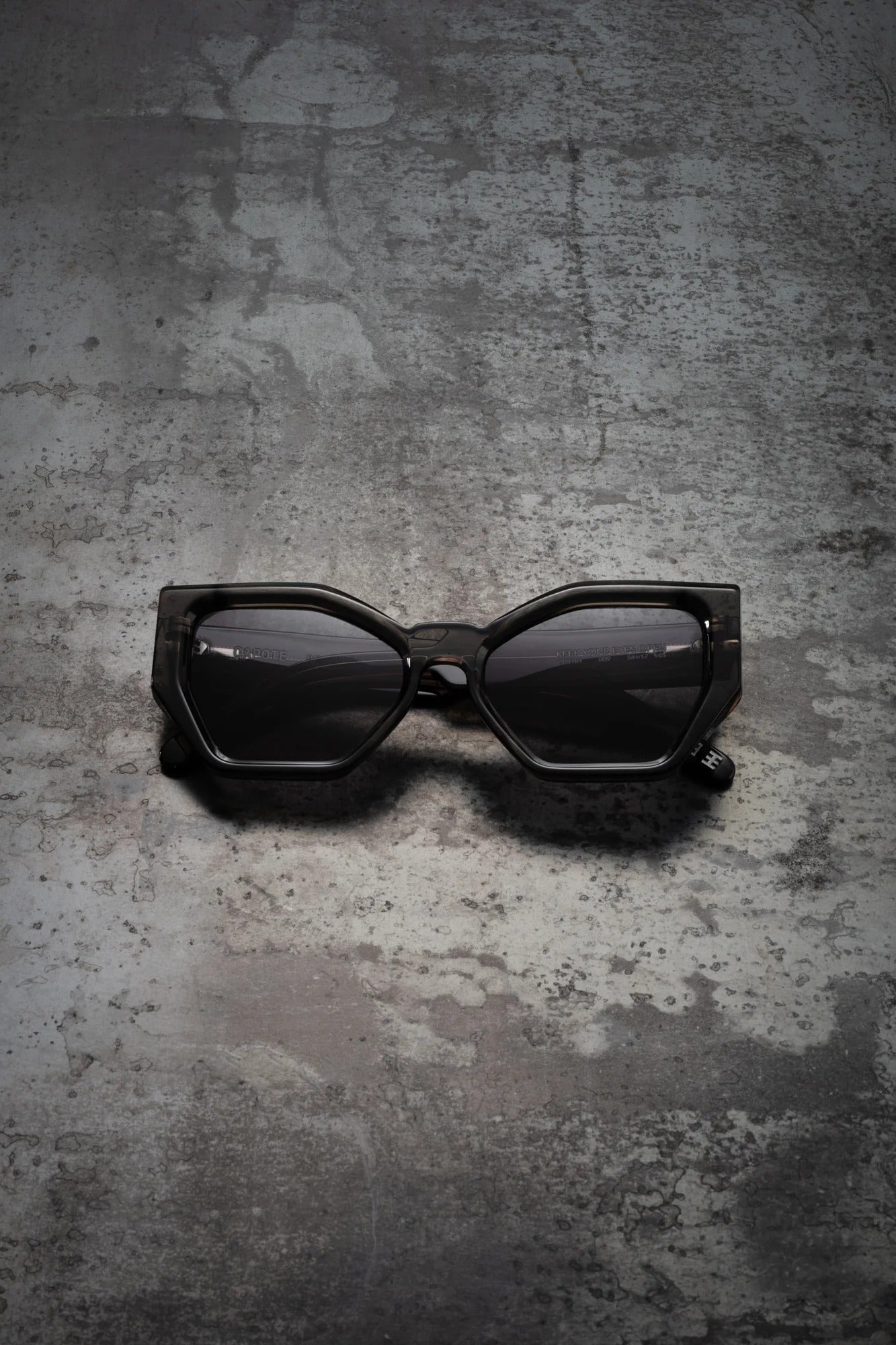 CAPOTE CC4181 KEEP YOU EYES OPEN 066 54 SUNGLASSES