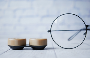 Contact lenses vs Glasses: The Debate