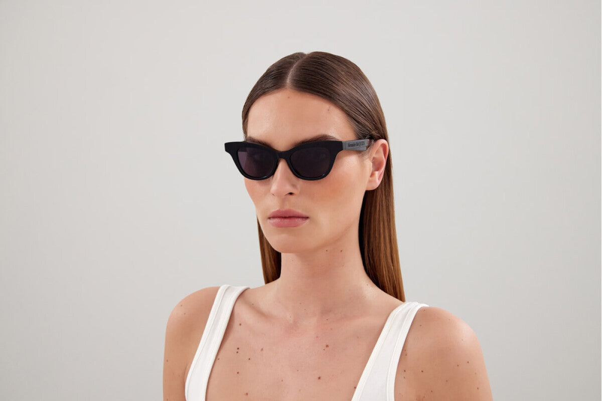 ALEXANDER MCQUEEN AM0381S 001 47 SUNGLASSES